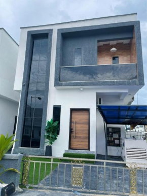 Leotor 4 bedroom duplex